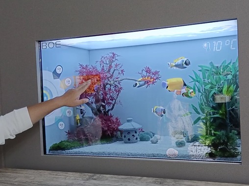 oled透明屏觸摸互動(dòng)魚缸-蘇州好奇數(shù)字科技