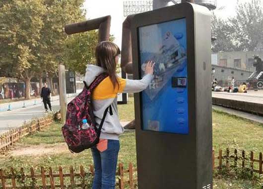 觸摸一體機(jī)在景區(qū)的應(yīng)用場(chǎng)景