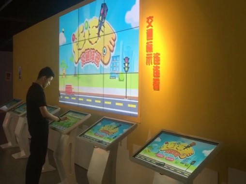 觸摸互動一體機(jī)-交通標(biāo)識連連看-好奇數(shù)字科技